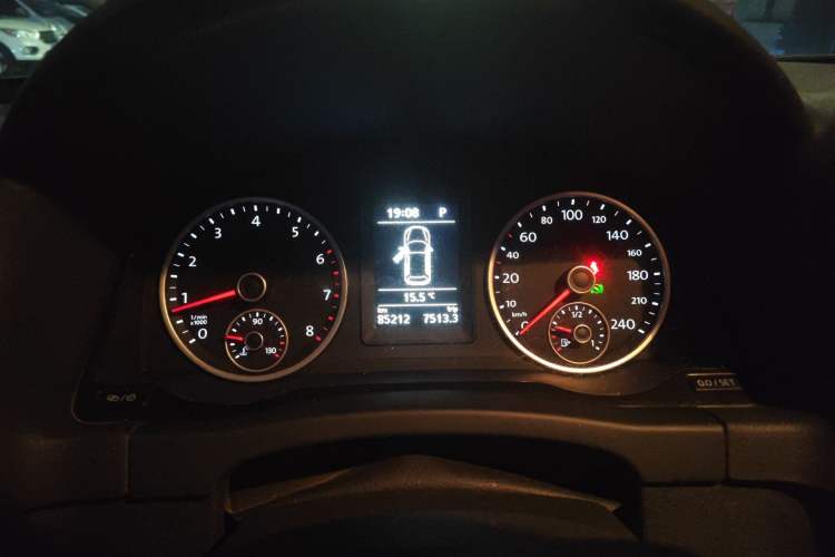 Used Volkswagen Tiguan 2016 280TSI Automatic Two-Wheel-Drive Silk Road Style Edition Instrument Cluster