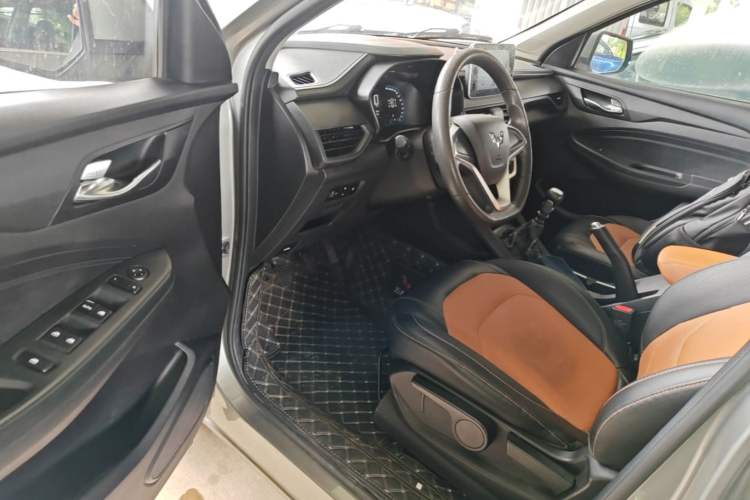 Used Wuling Hongguang S3 2019 1.5L Manual Comfort Model China VI Standard
