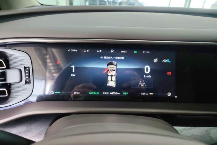 Used Denza D9 2022 DM-i 1040 Prestige Model
