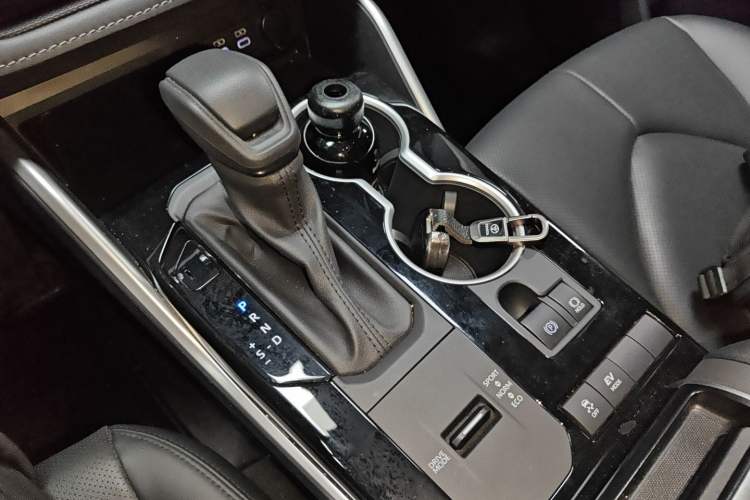 Used Toyota Highlander 2024 2.5L Smart Electric Hybrid Dual-Engine Two-Wheel Drive Elite Version 7 Seats Gear Lever