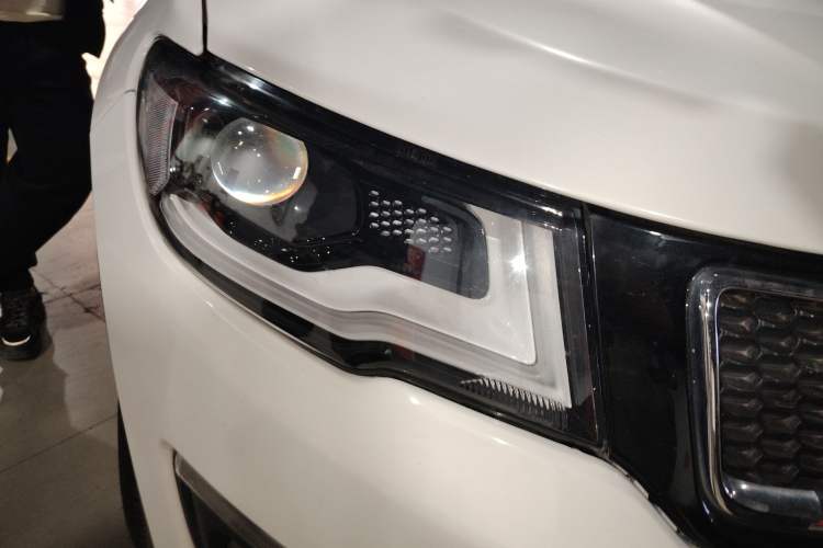 Used Jeep Compass 2019 200T Automatic Enjoyment - Connected Large Screen Version Right Front Headlight