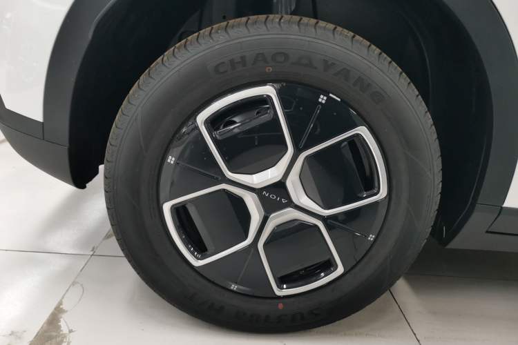 Used AION UT 2025 330 Starlight Edition Right Rear Wheel Hub