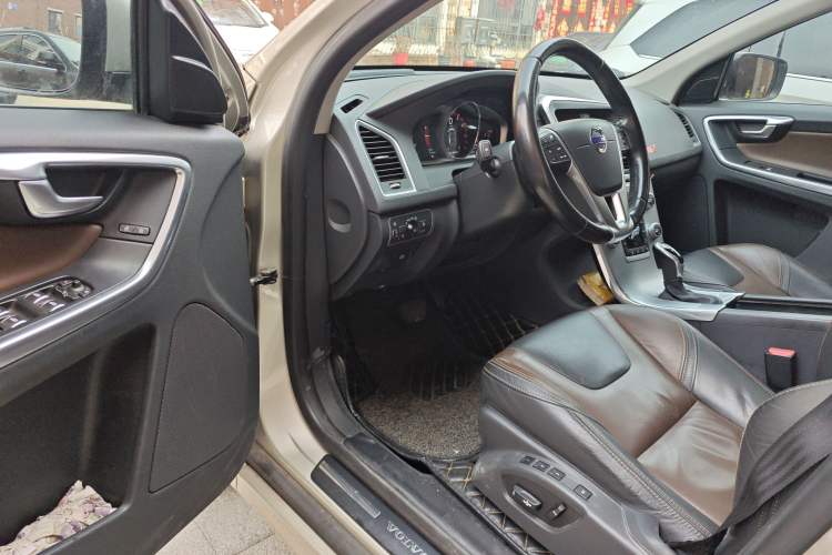 Used Volvo XC60 2017 T5 AWD Smart Upgrade Edition
