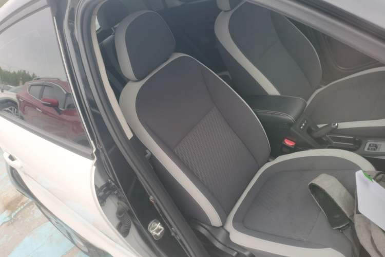 Used ORA Black Cat 2021 301 km Basic Version Right Front Seat