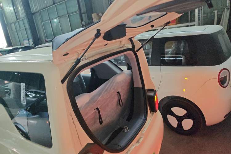 Used Geely Galaxy Panda 2025 210 km – Yuanqi Bear Trunk