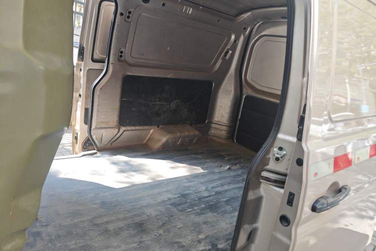 Used Jinbei Hiace X30 2020 1.5L Van Super-Enjoyment Model China VI Standard SWC15M Left Rear Seat