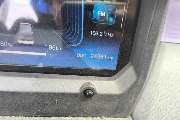 Used Chery QQ Ice Cream 2022 120km Conical Shape Lithium Iron Phosphate Odometer Close Up