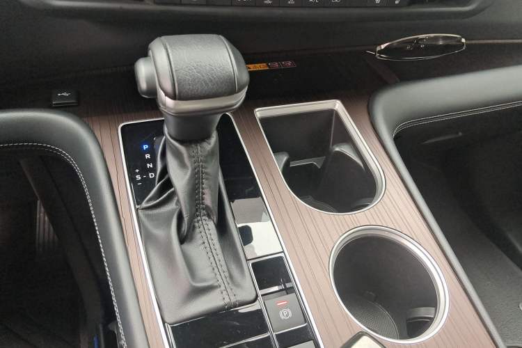 Used Toyota Granvia 2024 2.5L Hybrid Prestige PLUS Four-Wheel Drive Version
