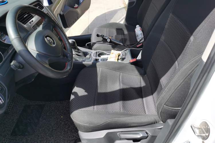 Used Volkswagen Golf 2015 1.6L Automatic Fashion Model Left Front Seat