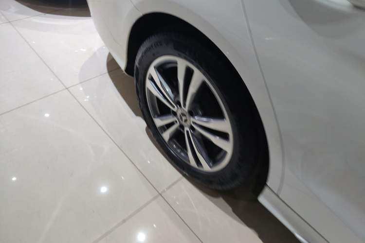 Used Mercedes-Benz C-Class 2021 C 200 L Fashion Edition Sport Version Right Rear Wheel Hub