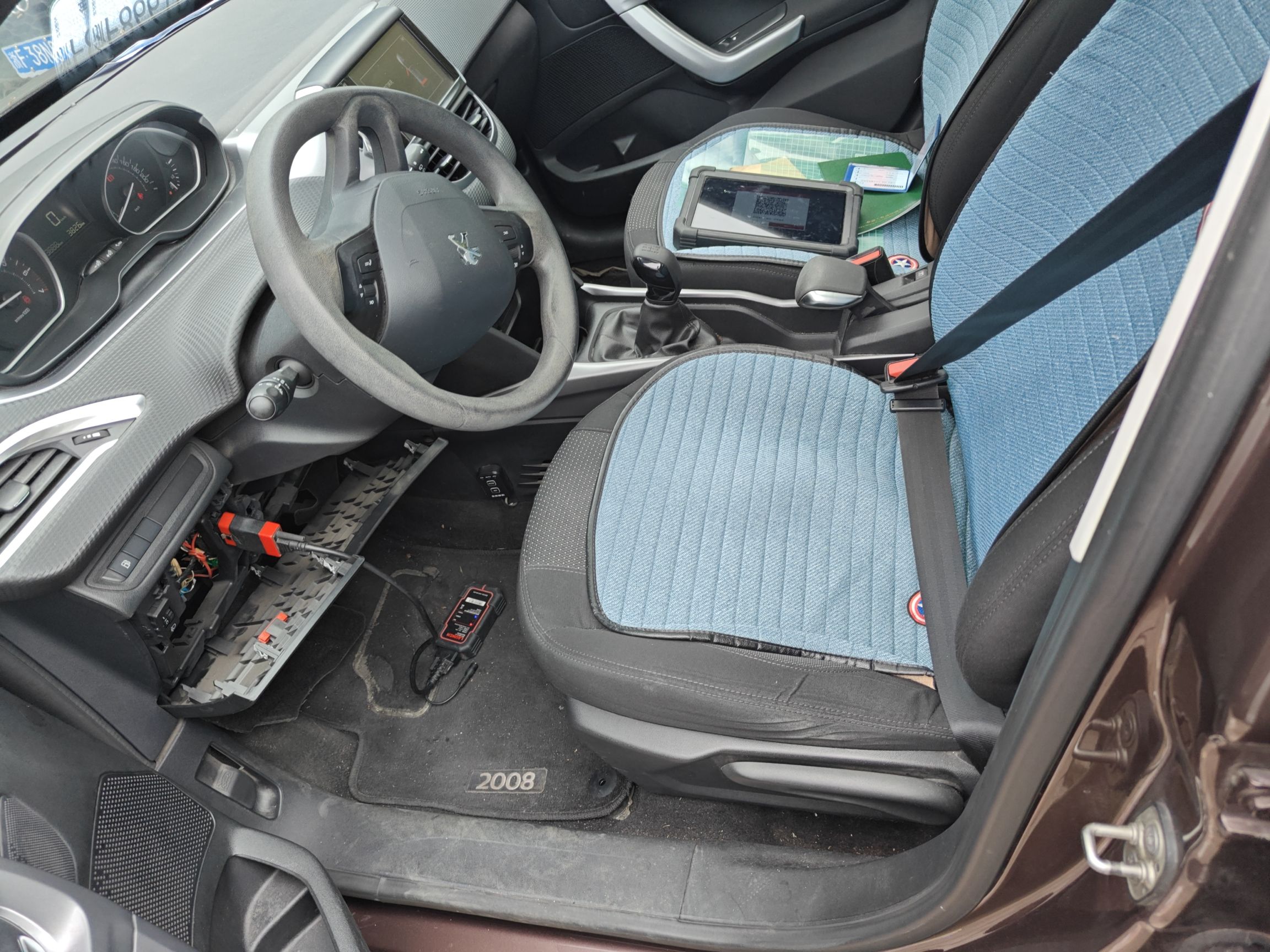 Переднее сиденье в автомобиле