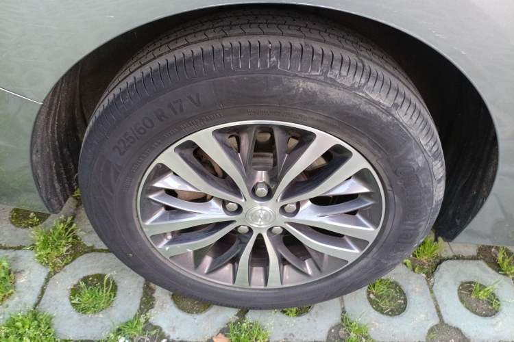 Used Buick GL8 2023 ES Lu Zun Deluxe Model Right Rear Wheel Hub