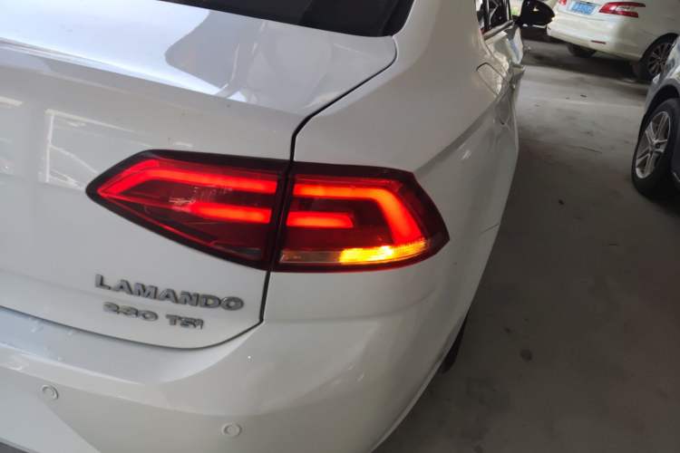 Used Volkswagen Lamando 2015 230TSI DSG Fashion Edition