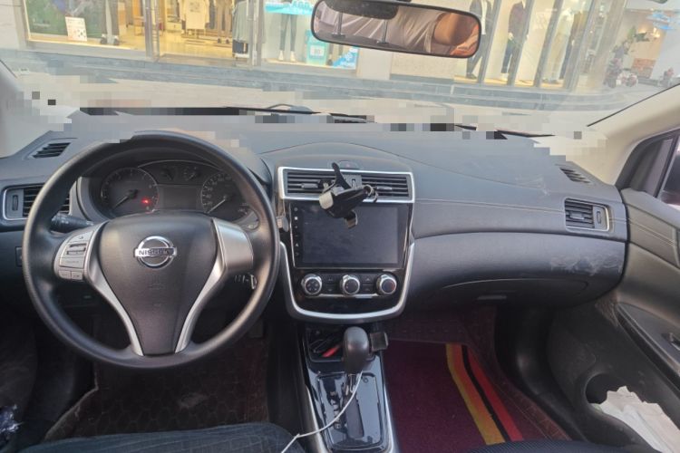 Used Nissan Tiida 2016 1.6L CVT Cool Dynamic Edition Center Console