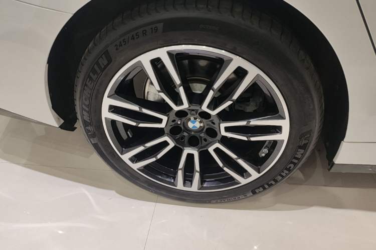 Used BMW 5 Series 2024 530Li Leading Model M Sport Package Right Rear Wheel Hub