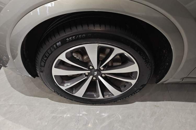 Used Li Auto ONE 2021 Extended-Range 6-Seater Version Left Front Wheel Hub