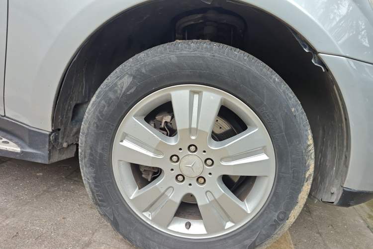 Used Mercedes-Benz M-Class 2010 ML 300 4MATIC Right Front Wheel Hub