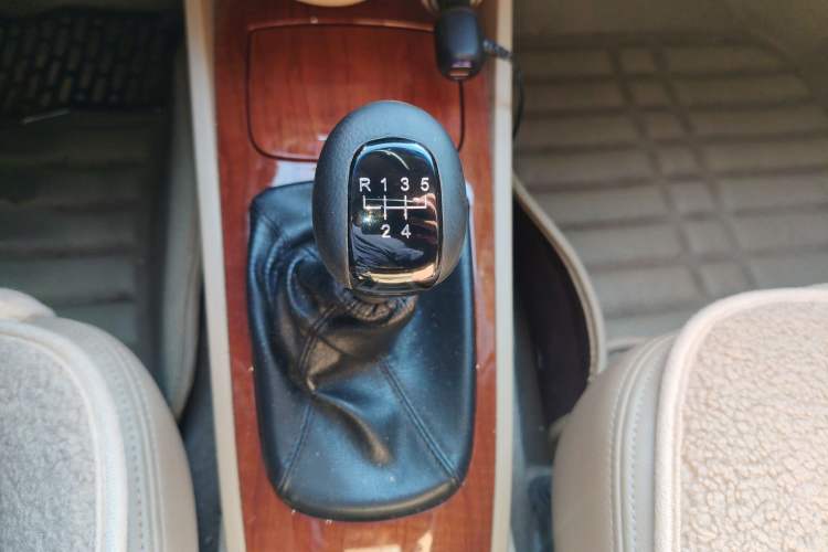 Used Buick Excelle 2013 1.5L Manual Luxury Model
