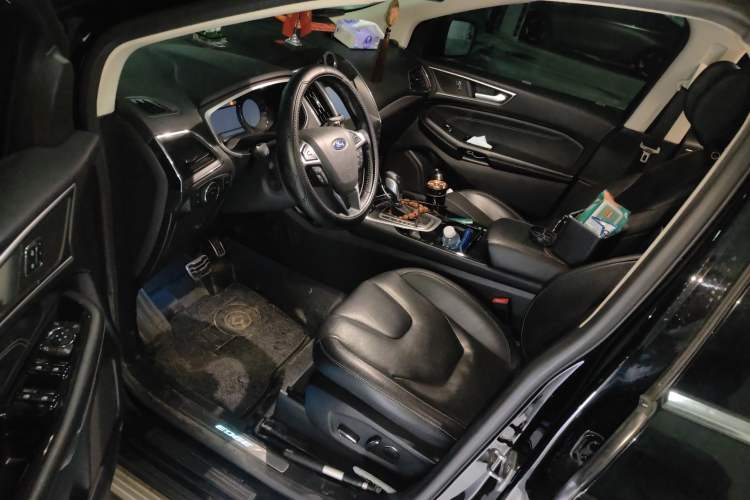 Used Ford Edge 2018 EcoBoost 245 Four-Wheel Drive Titanium 7-Seater Driver Seat