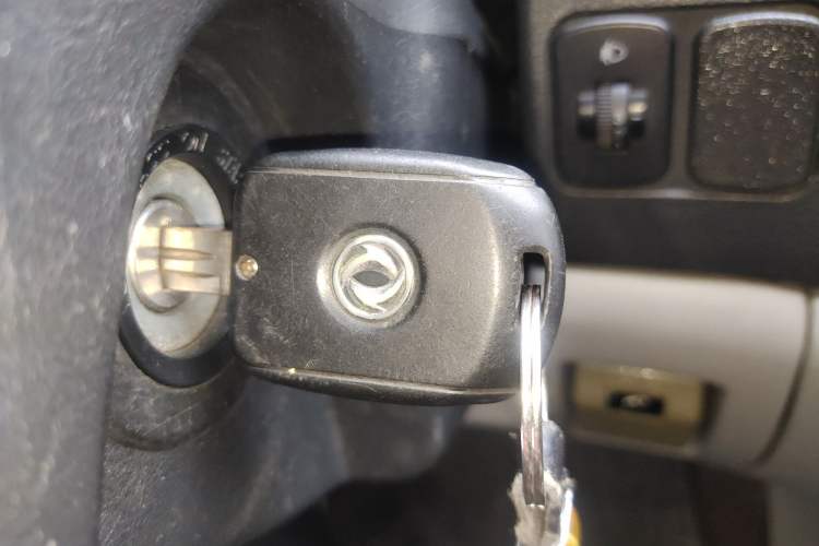 Used FORTHING Lingzhi 2015 M3 1.6L 7-Seater Comfort Model