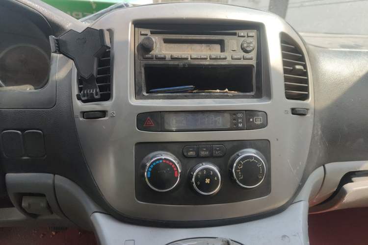 Used FORTHING Lingzhi 2011 Q3 2.0L Short-Wheelbase Standard Edition Audio And AC Panel