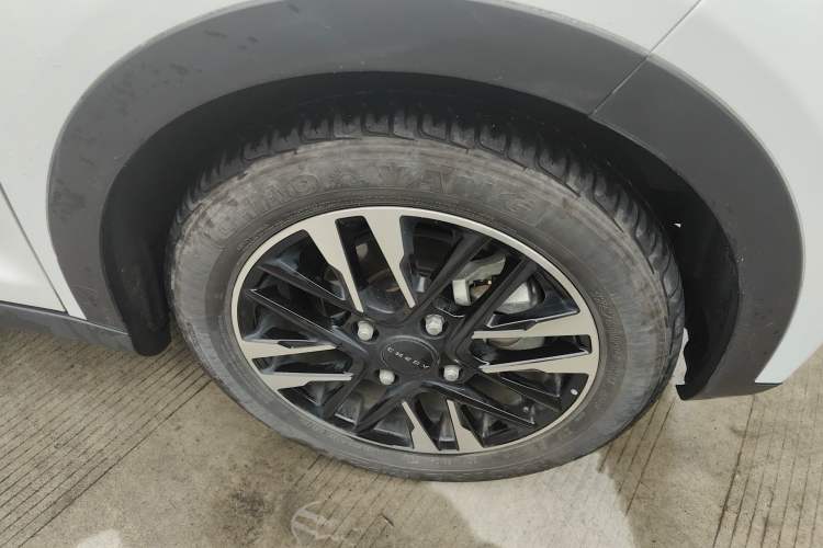 Used Chery QQ Little Ant 2022 Restyled Version Sweet Pink Edition Low-Sugar Version Lithium Iron Phosphate Battery 30.7 kWh 30 kW 301 km Right Front Wheel Hub