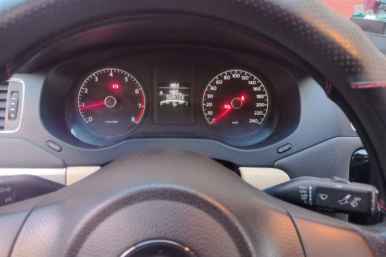 Used Volkswagen Sagitar 2012 1.6L Manual Comfort Model Instrument Cluster