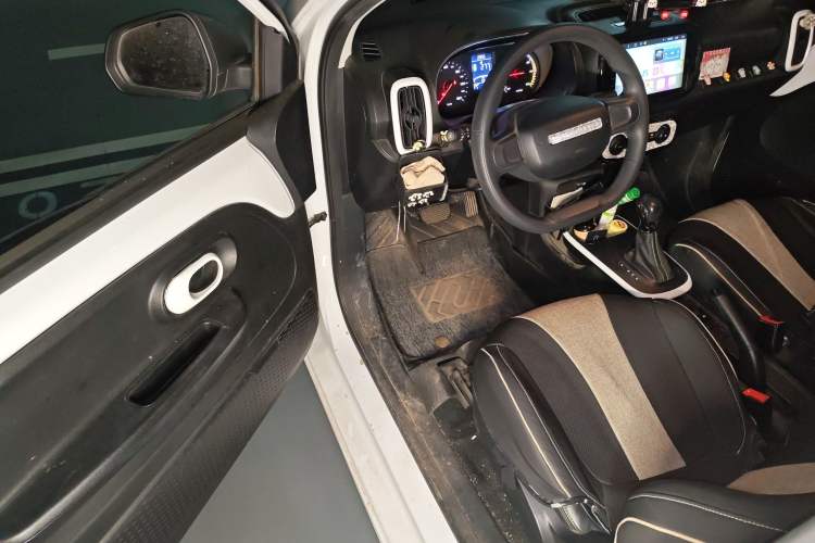 Used Roewe Clever 2021 302 km New Four-Seater Super-Efficient Version