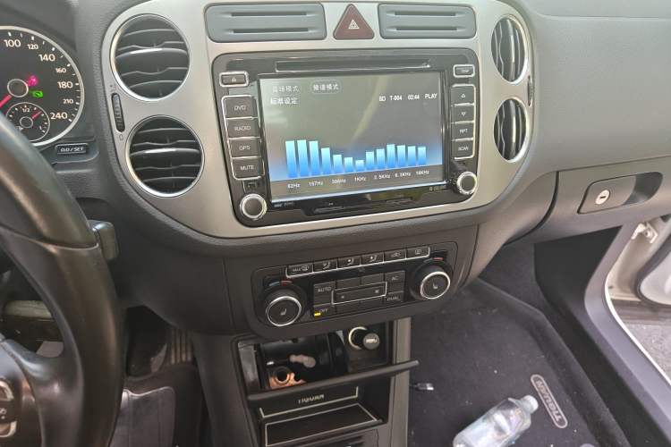 Used Volkswagen Tiguan 2012 1.8TSI Automatic Two-Wheel Drive Elite Edition Audio And AC Panel