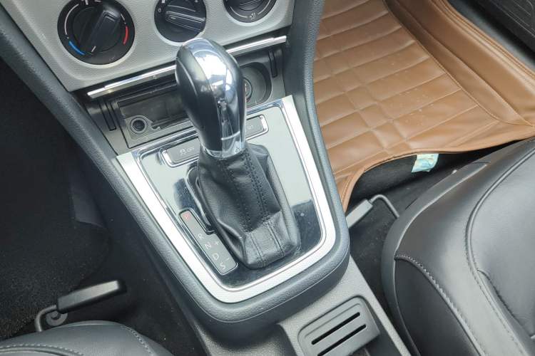 Used Volkswagen Gran Lavida 2013 1.6L Automatic Comfort Model