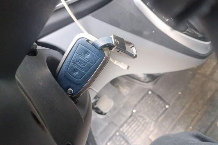 Used SAIC MAXUS Xintu V80 2023 2.0T AMT Classic Aoyuntong Power Version Short Wheelbase Ultra-Low Roof 5/6-Seater Vehicle Key