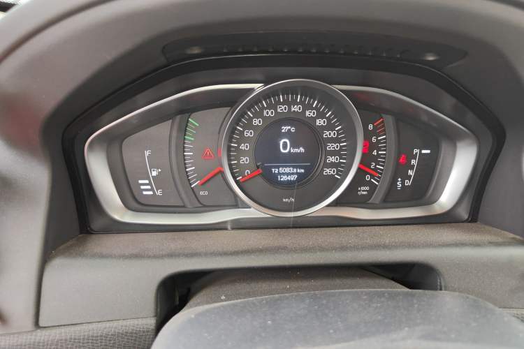 Used Volvo XC60 2015 T5 Smart Upgrade Model Odometer Close Up