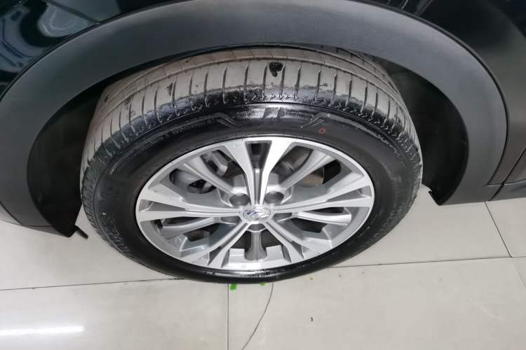 Used Buick Envision 2023 Encore Plus 652T Five-Seat Luxury Model Left Front Wheel Hub