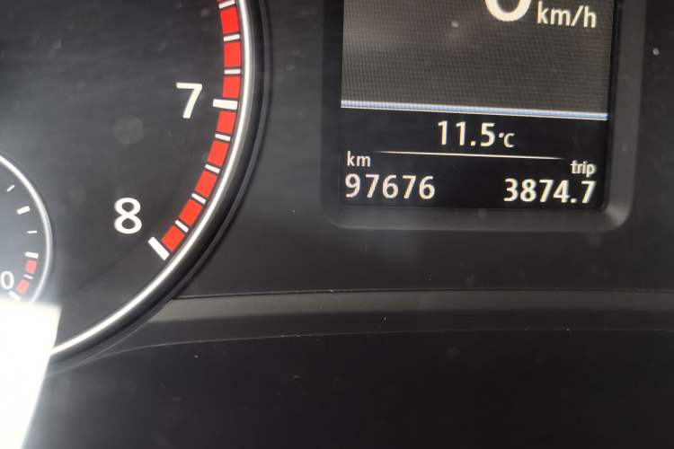 Used Volkswagen Passat 2014 2.0 TSI DSG Prestige Edition Odometer Close Up