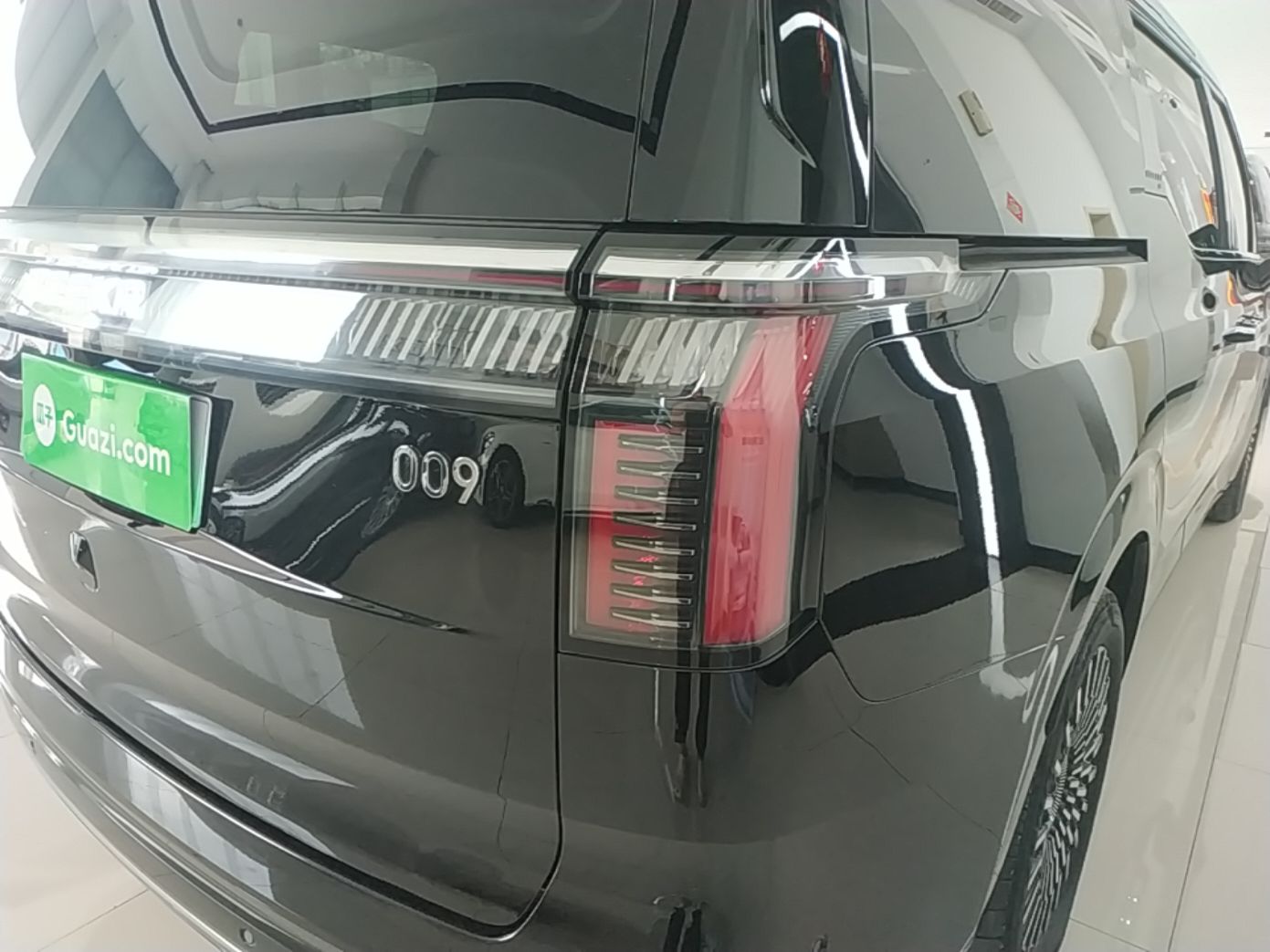 Zeekr 009 2024 Six-Seat Executive Version 4WD 108 kWh — снимка 9
