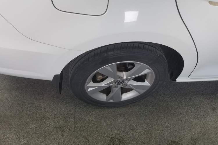 Used Volkswagen Bora 2014 1.6L Manual Comfort Model Right Rear Wheel Hub