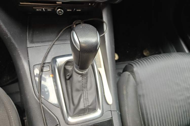 Used Mazda 3 Axela 2016 Sedan 1.5L Automatic Comfort Model