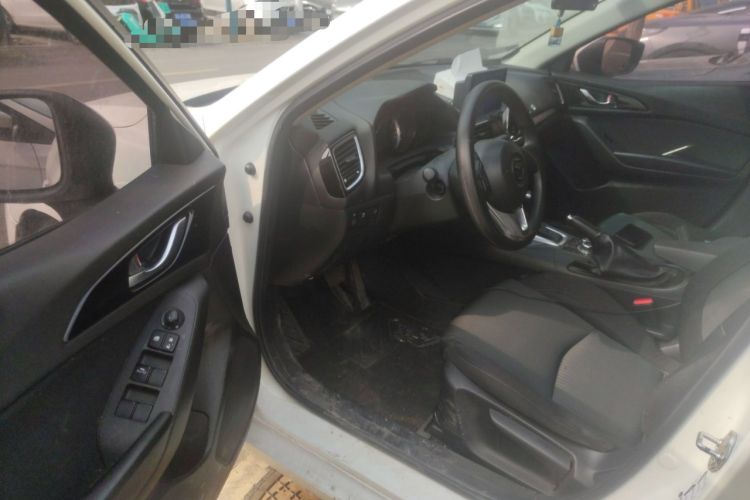 Used Mazda 3 Axela 2016 Sedan 1.5L Automatic Comfort Model