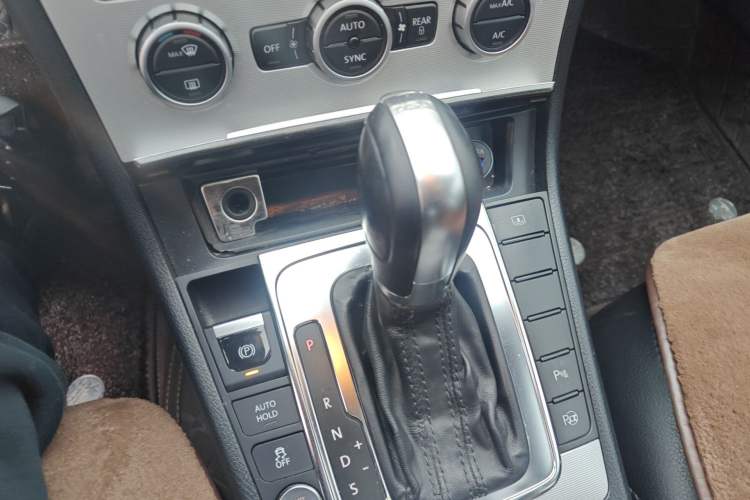 Used Volkswagen Magotan 2012 Facelift 1.8TSI Prestige Model Gear Lever