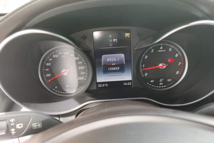 Used Mercedes-Benz GLC 2018 GLC 300 4MATIC Sport Edition Odometer Close Up