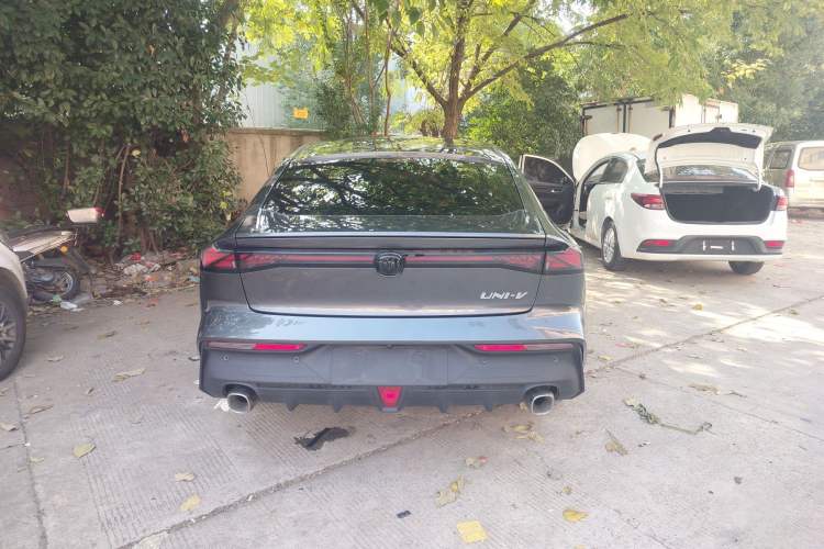 Used Changan UNI-V 2023 1.5T Prestige Model
