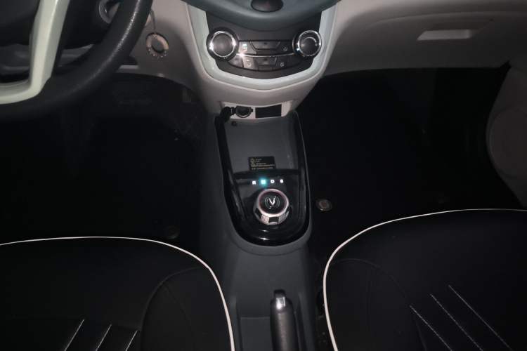 Used CHANGAN OSHAN Benni E-Star 2021 National Edition Colorful Version Lithium Iron Phosphate (31.86 kWh) Gear Lever