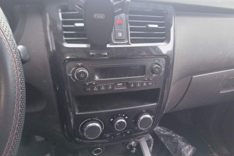 Used Wuling Rongguang V 2016 1.5L Standard Version
