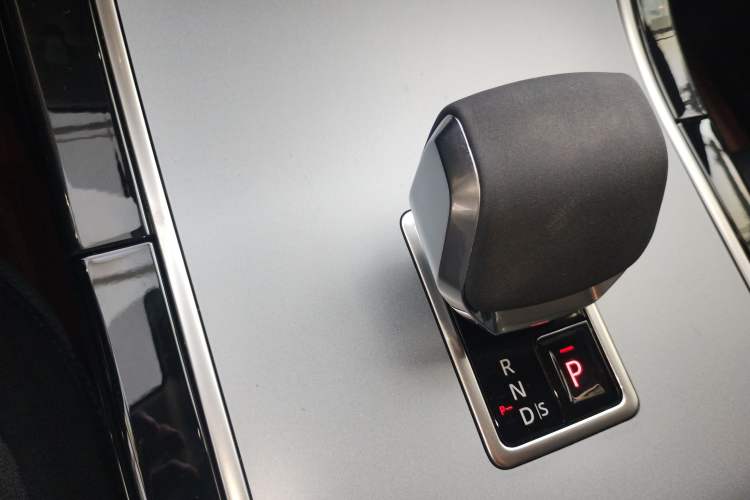 Used Land Rover Range Rover Velar 2024 S Model
