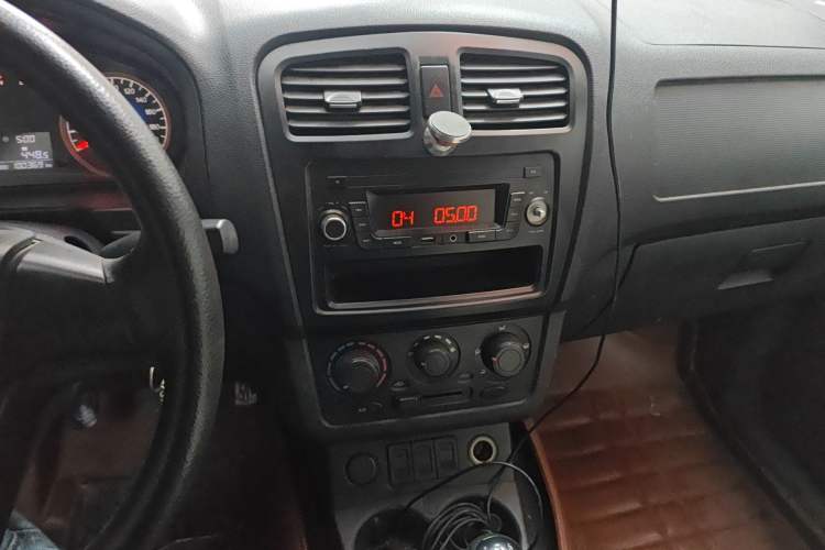 Used Dongfeng Fengon 330 2014 1.5L Manual Utility Version DK15 Audio And AC Panel