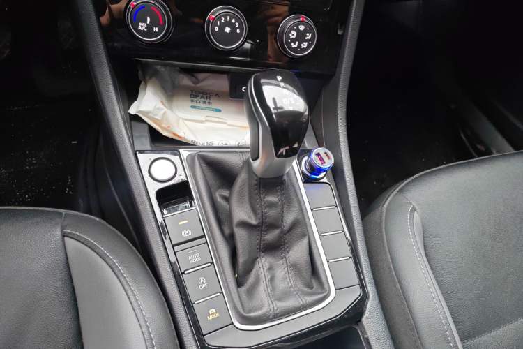 Used Volkswagen Sagitar 2021 280TSI DSG Comfort Connect Edition Gear Lever