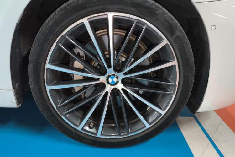 Used BMW 5 Series 2021 Facelifted 530Li Leading Edition M Sport Package
