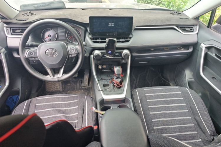 Used Toyota RAV4 2024 2.0L CVT Two-Wheel Drive Urban Edition Center Console