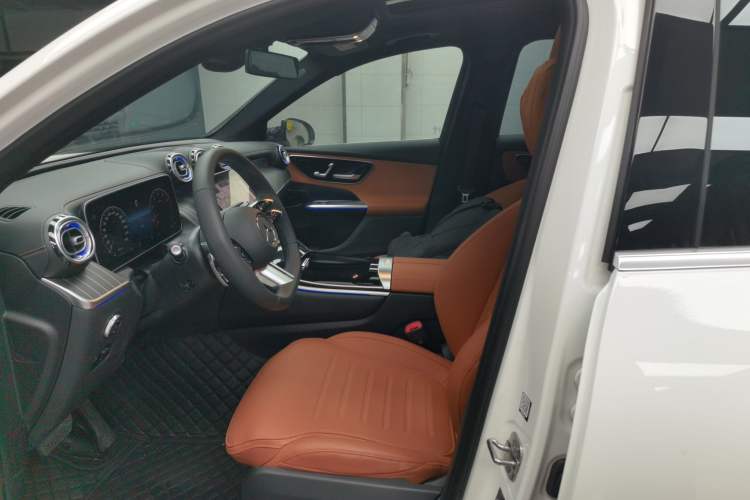 Used Mercedes-Benz GLC 2023 GLC 260 L 4MATIC Luxury Model 5 Seats