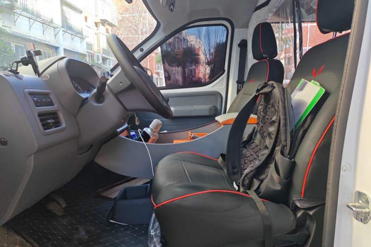 Used Wuling Yangguang 2025 Model 400km Bus Edition—Comfort Edition